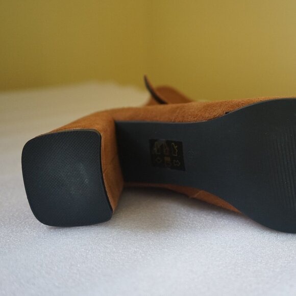 CafeNoir Vera Pelle Womens Size: 7 (37) Suede Leather Ankle Boots w/ Buckle - Picture 9 of 13